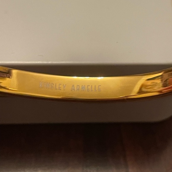 New Kinsley Armelle Love Collection S/M Gold Bangle - Picture 5 of 5